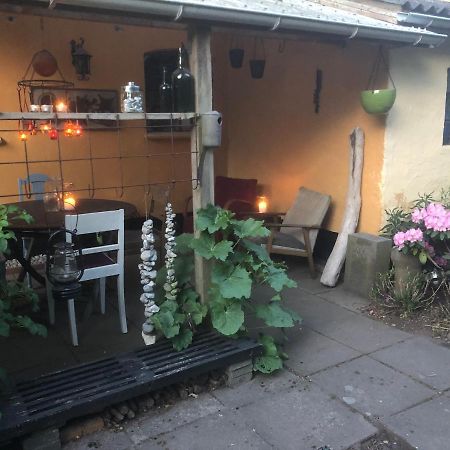 Apartamento Retro Bolig - Fyldt Med Hygge! Ingen Luksus Kolind Exterior foto
