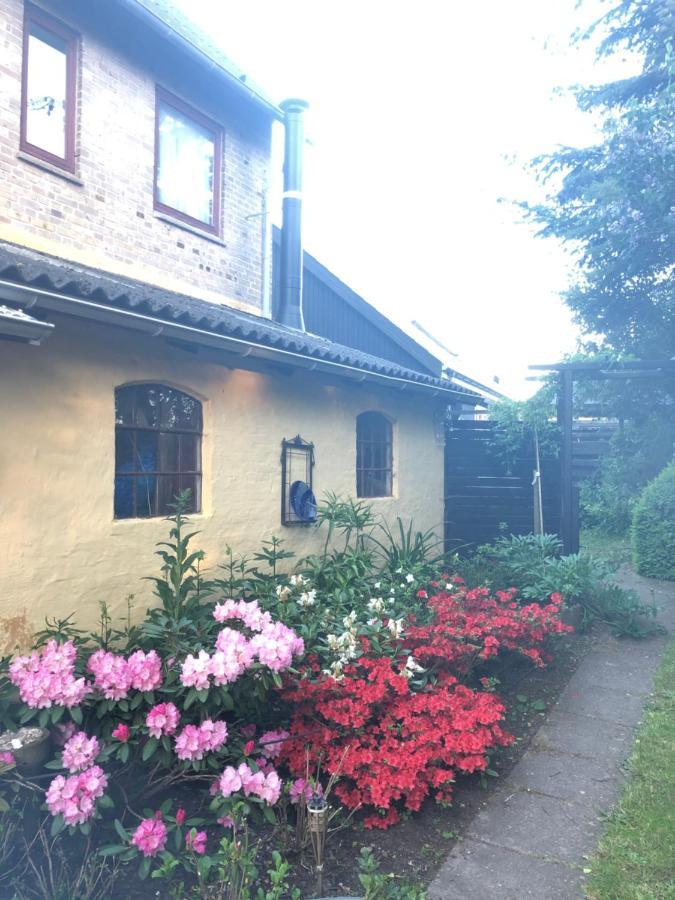 Apartamento Retro Bolig - Fyldt Med Hygge! Ingen Luksus Kolind Exterior foto